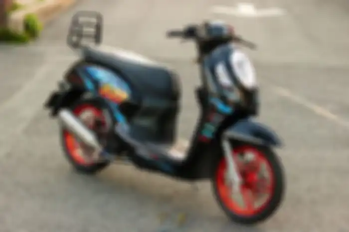 Modifikasi motor Honda Scoopy elegan dan sporty banget.