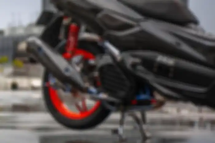 Yamaha NMAX old dengan kaki-kaki ala Vietnam Look