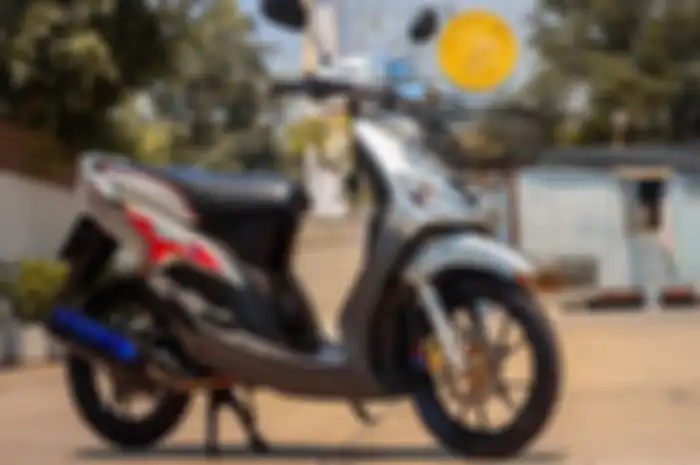 Modifikasi motor Yamaha Mio lawas bergaya Vietnam Look.