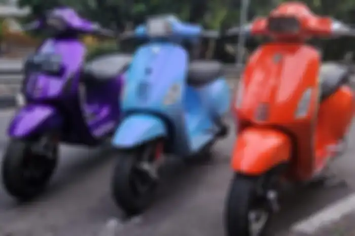 Modifikasi motor Vespa matic ganti warna unik yang tidak dirilis APM Piaggio Indonesia. 