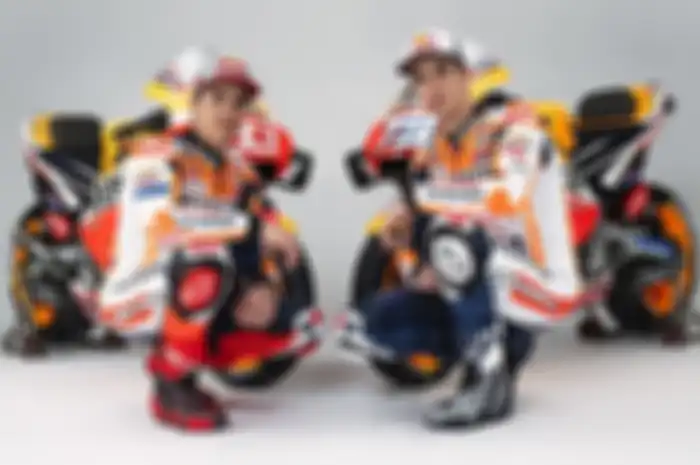 Marc dan Alex Marquez adalah pembalap kakak beradik terhebat di era MotoGP modern, pernah satu skuat di 2020 silam, kira-kira musim depan kejadian bareng satu skuat lagi gak nih?
