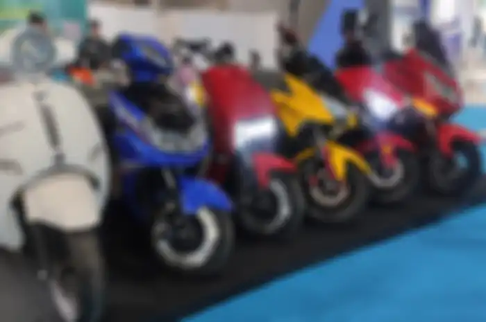 Ilustrasi motor listrik. Ternyata ada oknum sales motor listrik yang mengakali NIK KTP biar tembus subsidi Rp 7 juta.