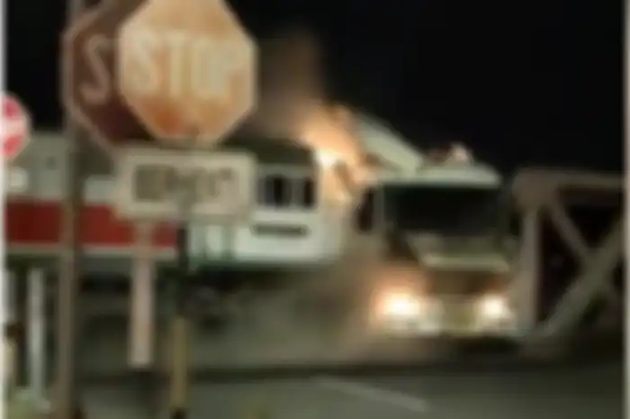 Kecelakaan kereta api Brantas yang menabrak truk terjadi di Semarang pada Selasa (18/7/2023) malam.