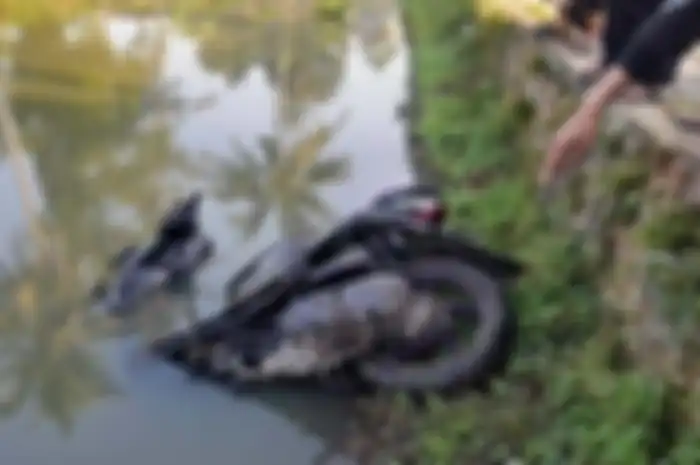 Honda BeAT Pop Dibuang Maling ke Kolam Ikan Karena Rusak