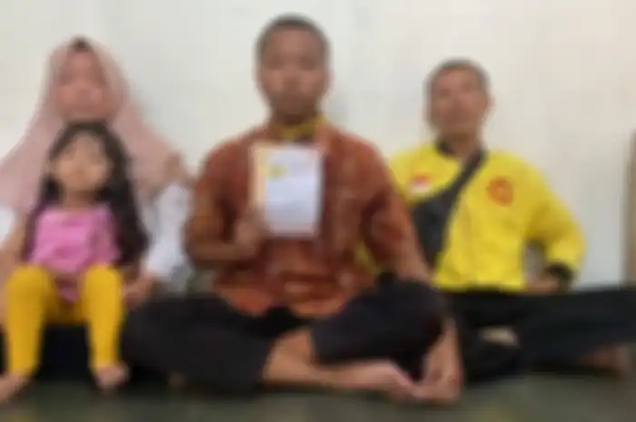 Anak driver ojol, Adz Riqzi (19) lulus jadi polisi tanpa biaya sepersenpun.