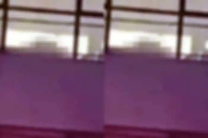 Rekaman diduga aksi pasangan lakukan hubungan intim tapi lupa tutup tirai jendela.