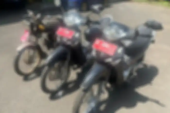 Paket motor murah ada 2 unit Honda Supra X 125 dan 1 unit Honda Win dilelang KPKNL Serang.