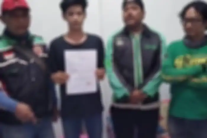Muhamad Luckas, driver ojek online yang membawa kabur laptop seharga Rp 18 juta milik customer memberikan klarifikasi dalam video yang diunggah di akun media sosialnya. 