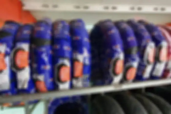 Ban motor CEAT ini bukan ban tubeless namun diklaim anti kempes saat tertusuk paku. Kok bisa?
