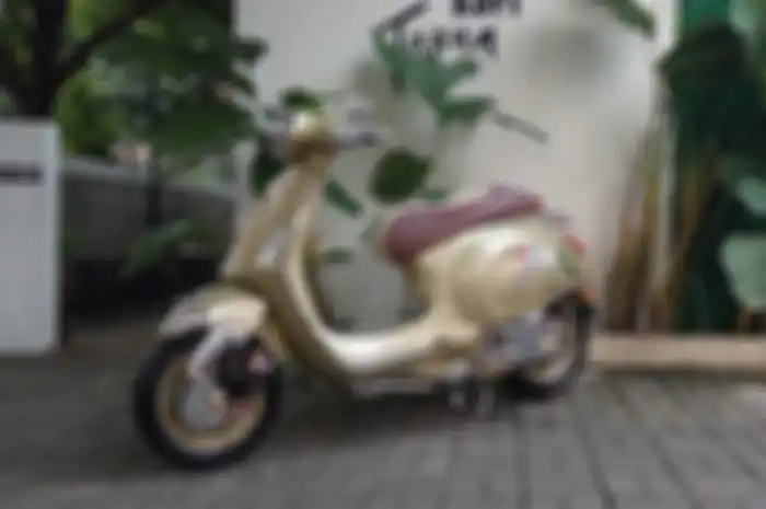 Modifikasi motor Vespa Primavera 75th Anniversary.