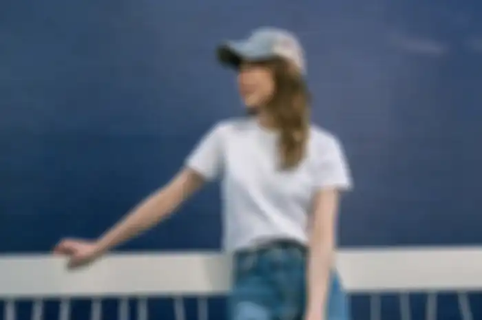 Fashion dengan topi trucker