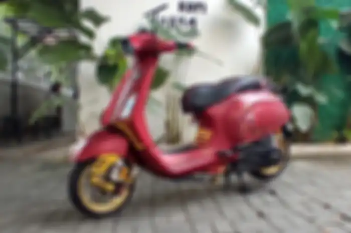 Modifikasi motor Vespa Sprint gaya racing look tapi angkat tema Elmo.