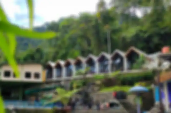Kampung Karuhin di Sumedang sediakan penginapan dan masuk gratis bagi pemilik nama Agus sepanjang bulan Agustus. 