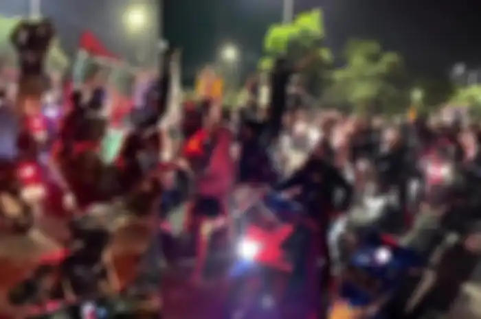 Video ratusan pesilat gelar konvoi motor di Surabaya beredar di media sosial.