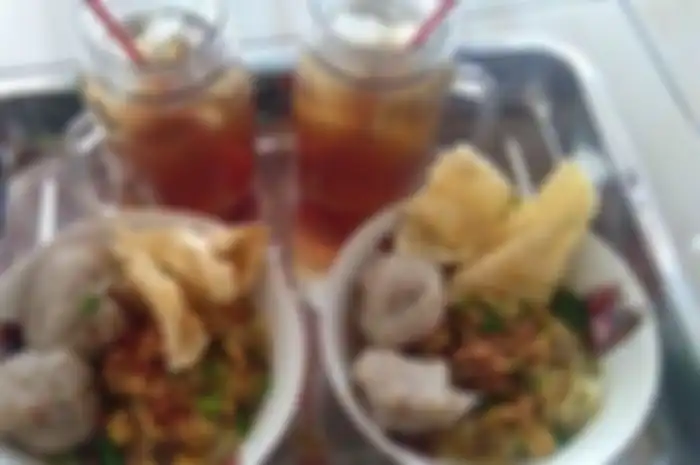 Viral anjuran untuk tidak minum es teh setelah makan bakso. Benarkah ada urusannya sama kandungan gizi keduanya?