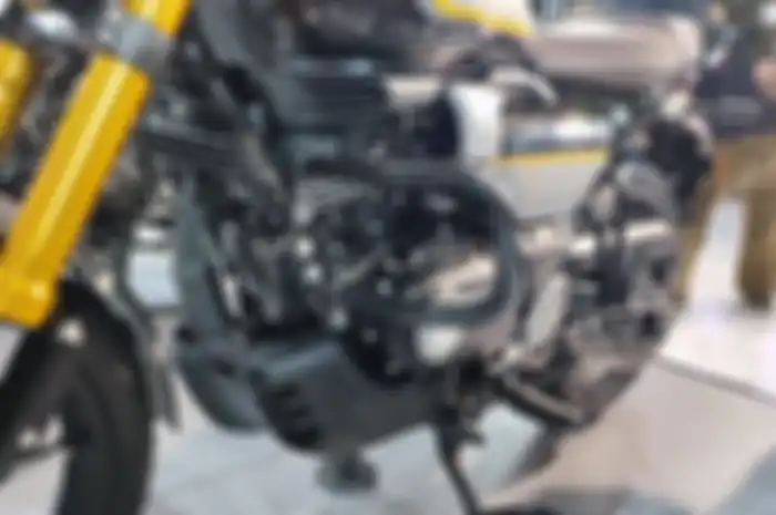 Keren nih, tanpa modifikasi motor TVS Ronin 225 sudah terpasang crash guard bawaan motor. Dijamin aman dan tetap keren.