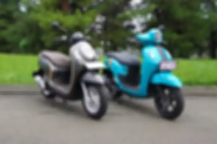 Honda Scoopy (kiri) dan Yamaha Fazzio (kanan) jadi motor murah anti maling berkat fitur canggih.
