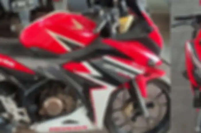 Honda CBR150R dilelang dengan harga Rp 5,2 juta, surat-surat lengkap dan bodi masih mulus. 