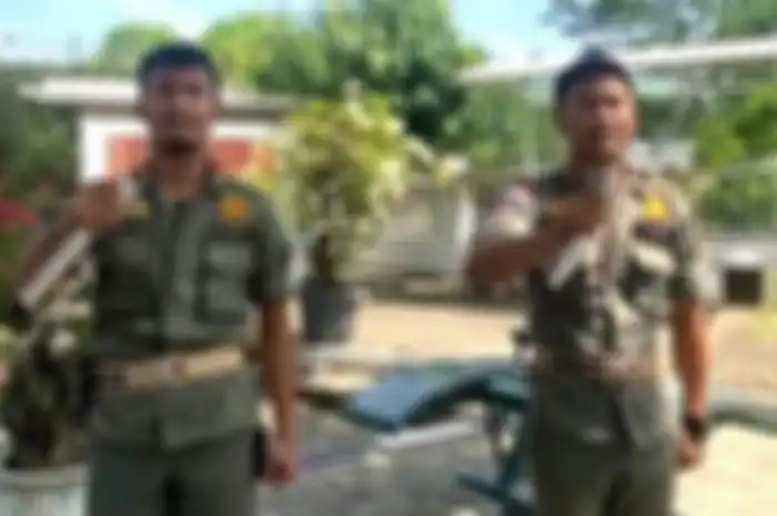 Satpol PP di Medan, Sumut pakai senjata double stick yang identik dengan Bruce Lee