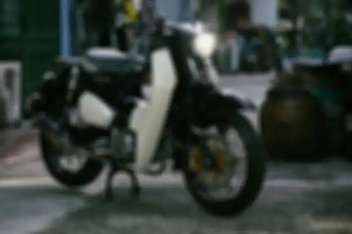 Tampang galak, modifikasi motor Honda Super Cub 125 kece bener.