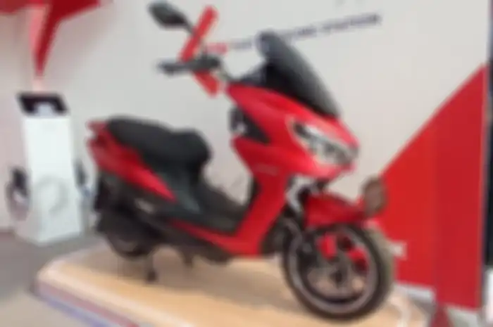 Motor listrik Polytron dipajang di GIIAS 2023.