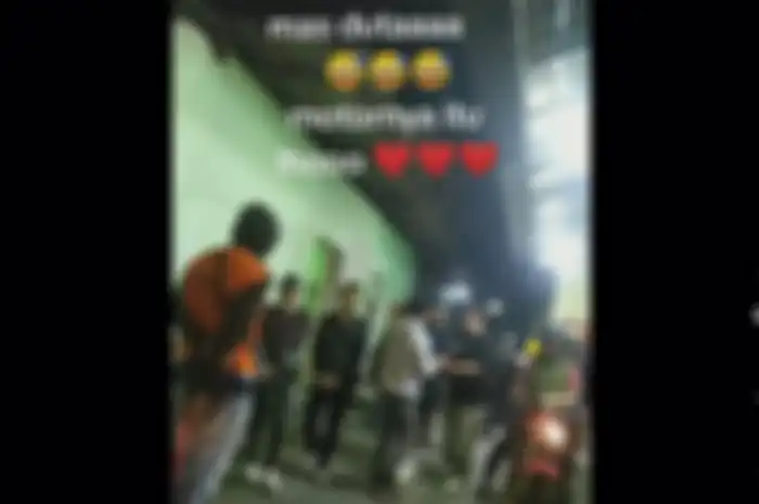 Duta Sheila On 7 tunggangi motor jadul Suzuki RGR 150