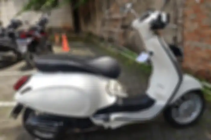 Motor murah Vespa Sprint 150 dilelang KPKNL Bekasi.