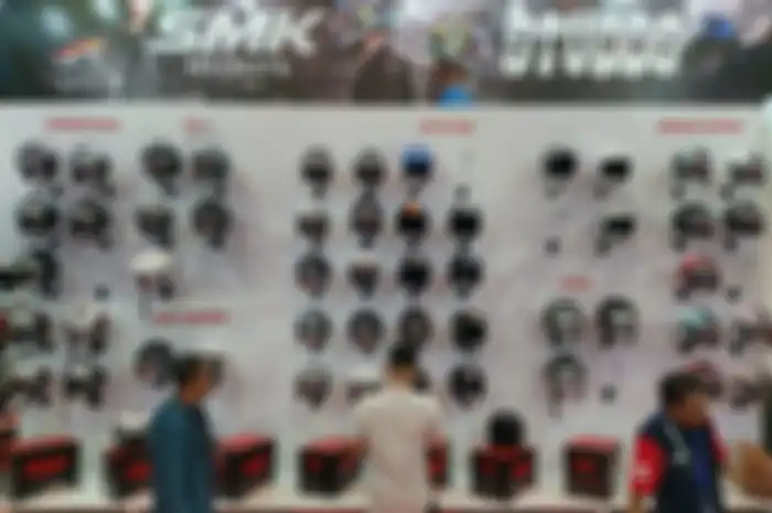 Helm Studds dibanderol mulai Rp 300 ribuan, sedangkan SMK mulai Rp 800 ribuan