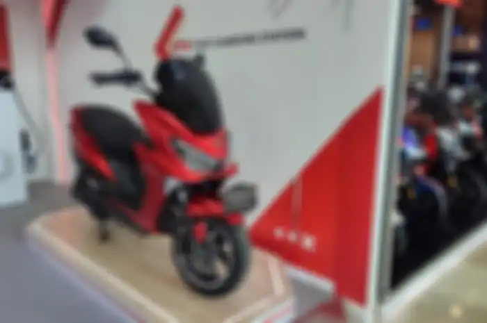 Motor listrik Polytron diskon di GIIAS 2023.