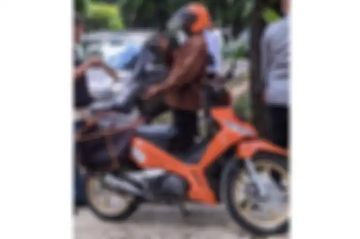 Honda Supra X 125 Pak Pos pakai ban balap