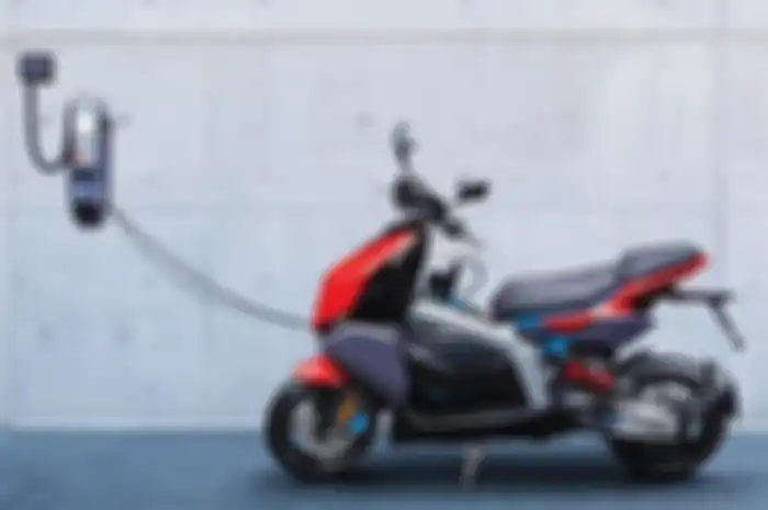 Sistem charger motor listrik TVS X 