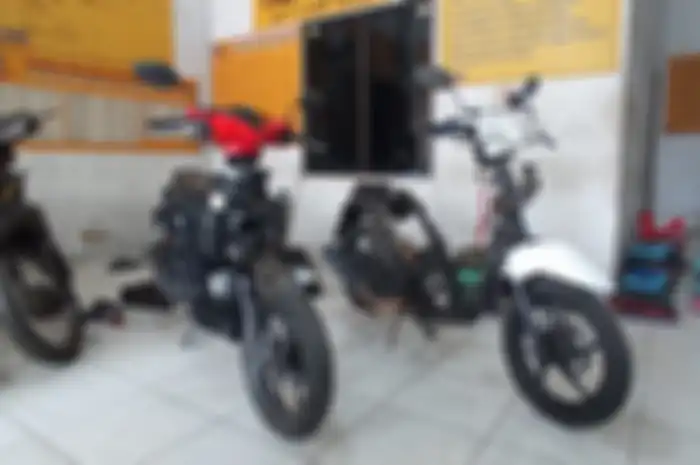 Bikin penasaran motor murah Honda BeAT yang sudah pakai rangka eSAF (kiri) dengan yang belum (kanan), mana yang lebih tahan karat?