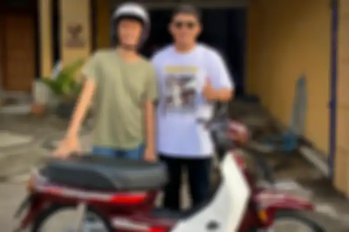 Eross Candra bersama Rinda Trisnanta yang bantu bangun Grand Bulus
