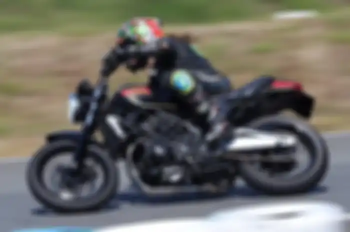 Yamaha RZ-25 jadi ide modifikasi motor menarik
