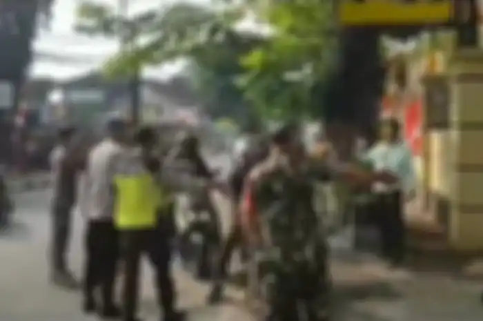 Kasian deh, pemotor lawan arah berujung disuruh masuk Polsek Kebayoran Lama, ada razia polisi dan tentara.