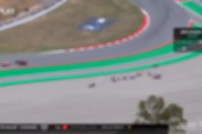 Crash 5 pembalap Ducati di MotoGP Catalunya, Enea Bastianini diganjar long lap penalty.