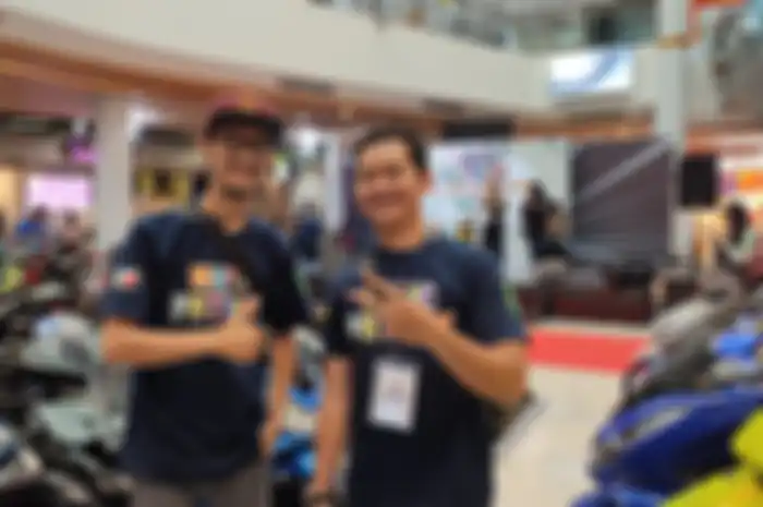 Dicky Kazama (H2 Fans Indonesia, kanan) dan Revo Yasin Wibowo (NTO Racing, kiri) dua orang pencetus kontes modifikasi motor Matic Patriot. Siap jadi wadah modifikator se-Bekasi!