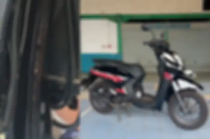 Silikat di rangka eSAF motor matic Honda Genio.