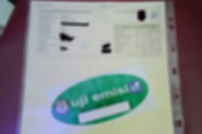 Sertifikat serta stiker lulus uji emisi.