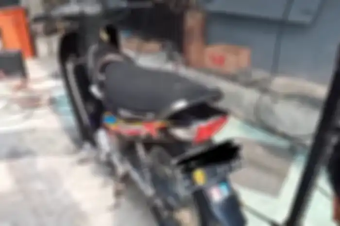 Uji emisi motor Honda Supra X tahun 2004.