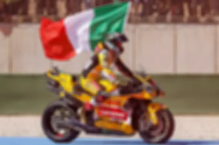 Momen Francesco Bagnaia saat raih podium ketiga MotoGP Misano 2023.
