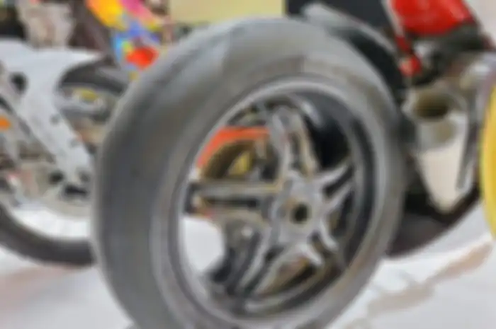 Merasa sultan dan pengen modifikasi motor, bisa coba pasang pelek karbon seharga Rp 60 juta. Setara 3 unit Honda BeAT!