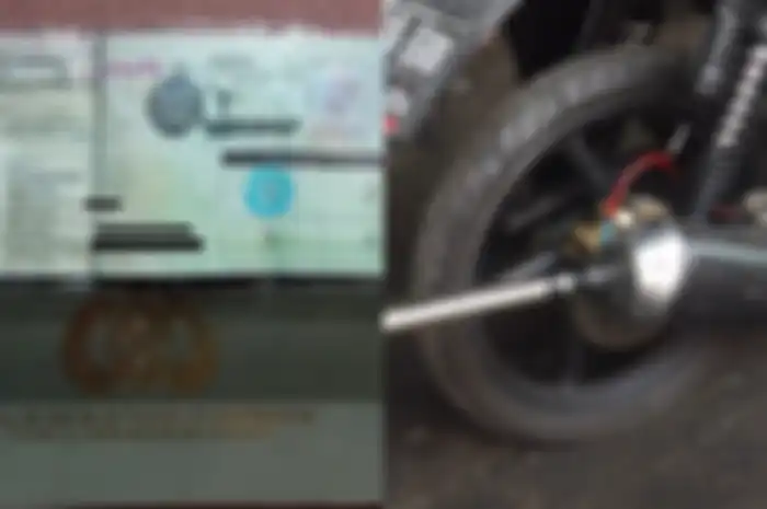 Ilustrasi. Tilang uji emisi dibatalkan, tetap butuh hasil uji emisi saat bayar pajak motor. Kok gitu?