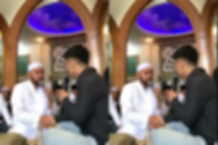 Si pria saat mualaf dengan dituntun Habib Syech.