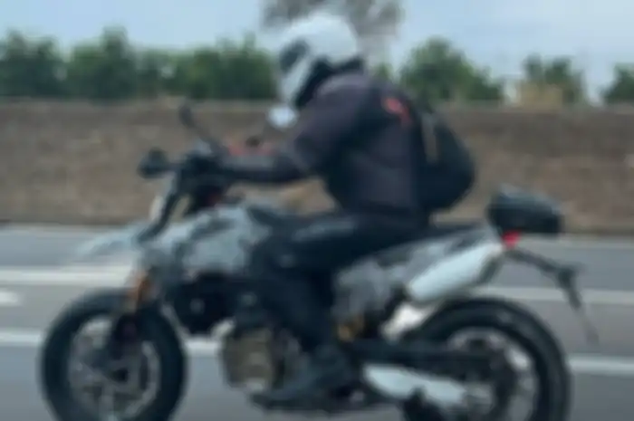 Ducati Hypermono sedang dites di jalan raya di Eropa