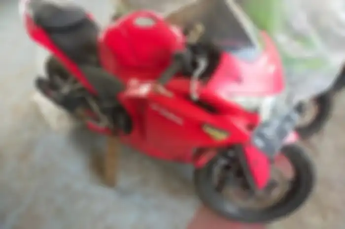 Honda CBR250R generasi pertama dilelang hanya dengan harga Rp 12 juta. STNK dan BPKB masih lengkap