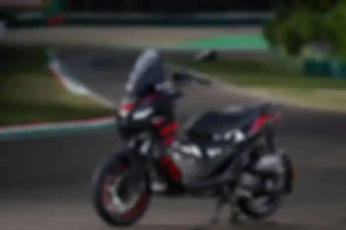 Meluncur Aprilia SR-GT 200 dibalut livery motor MotoGP.
