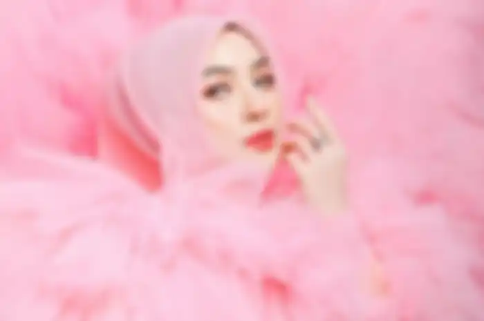 Shella Saukia membuka lowongan kerja