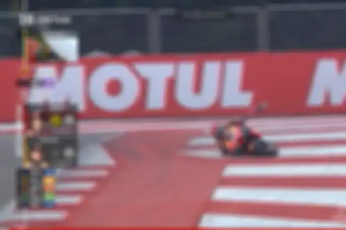 Marc Marquez sempat jatuh di lap keenam, tapi bisa comeback finish di posisi sembilan