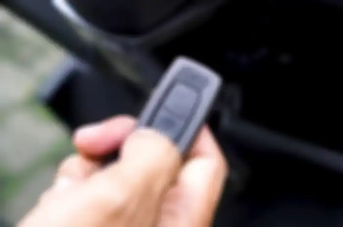 Kunci keyless Honda Smart Key System di motor Honda dilengkapi fitur answer back system.